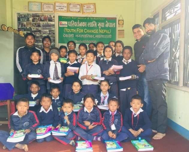 परिवर्तनका लागि युवा नेपालद्वारा शैक्षिक सामाग्री वितरण कार्यक्रम सम्पन्न