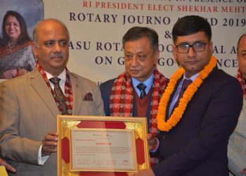नेपाल प्रेस युनियनका महासचिव  शिवाकोटीलाई बासु रोटरी सुशासन अवार्ड