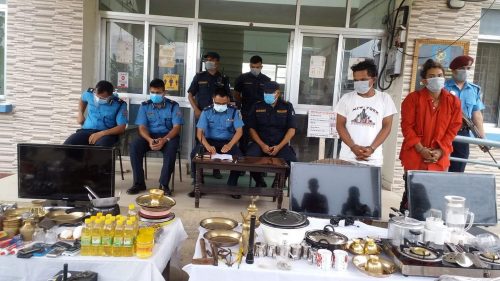 कावासोतीका विभिन्न ५ स्थानमा चोरी गरेकाहरुलाई पक्राउ गरि सार्वजनिक 3