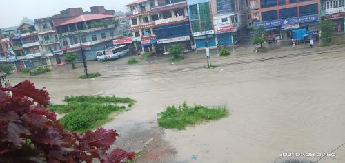 कावासोती जलमग्न, सडक भासिएपछि राजमार्ग अबरुद्ध 1