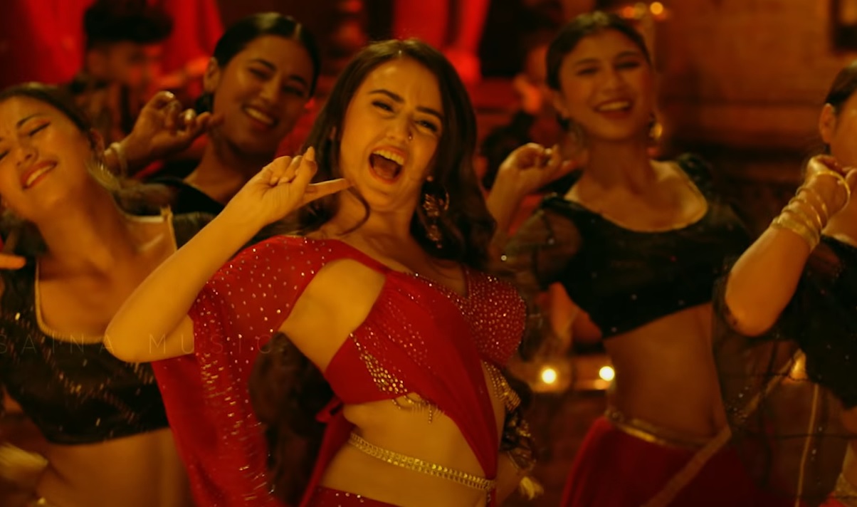 यस्तो छ दक्षिण भारतीय फिल्ममा अभिनेत्री स्वस्तिमा खड्काको ‘आइटम डान्स’ (भिडिओ)