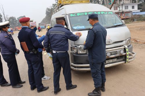 अनुगमन गर्न सडकमा निस्किए नवलपुरका सिडिओ घिमिरे 3