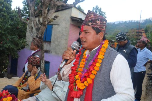 पहाडी क्षेत्रका अदुवा र सुन्तलाको बजारको ग्यारेन्टी गर्ने नेता कार्कीको प्रतिबद्धता 1